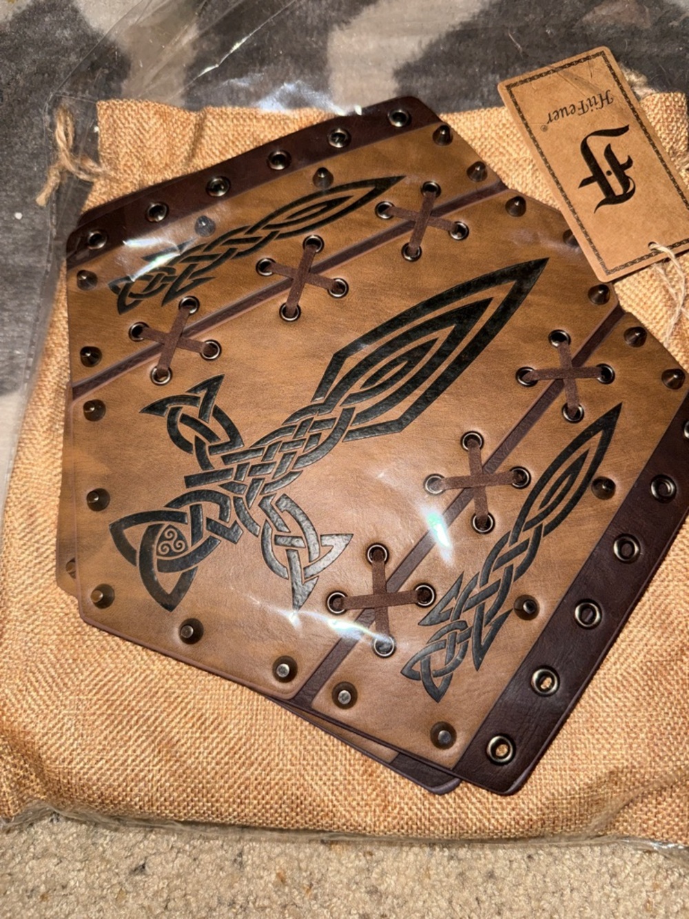 HiiFeuer Medieval Embossed
Arm Bracers Faux Leather Gauntlets
Renaissance Guards